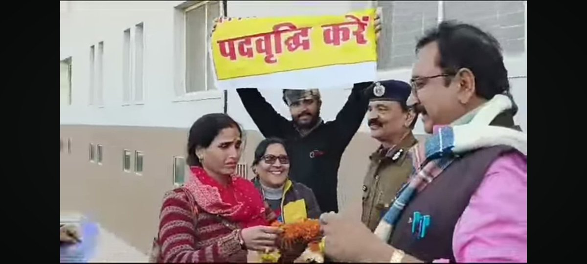 AcadamyM's tweet photo. #वर्ग 1 उच्च माध्यमिक चयन परीक्षा @2023 में #पद वृद्धि के लिये निरंतर #प्रयास किए जा रहे ।

#आखिर पद वृद्धि की मांग कब पूरी होगी ??

#मप्र_वर्ग1_शिक्षक_2023_पद_बढ़ाओ

@tulsi_silawat
@KrVijayShah
@udaypratapmp 
@CMMadhyaPradesh https://t.co/xgCV7QVAiX