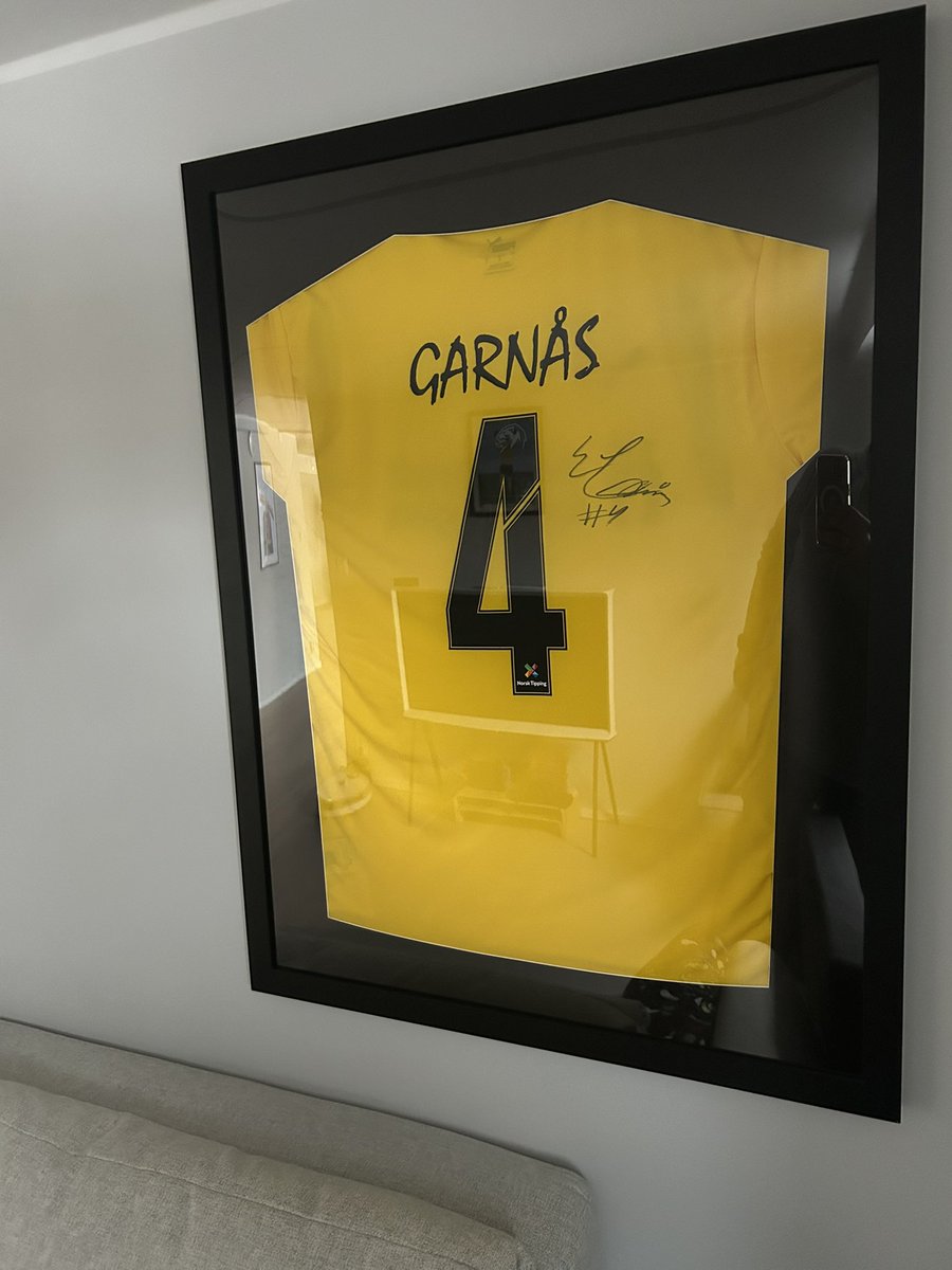 TorunnOestli's tweet image. Endelig på veggen! Drakta fra kampen mot FFK i 2024🫶🏻 #halling @Espengarnaas @LillestromSK @HardeMottak @Barnekrfor