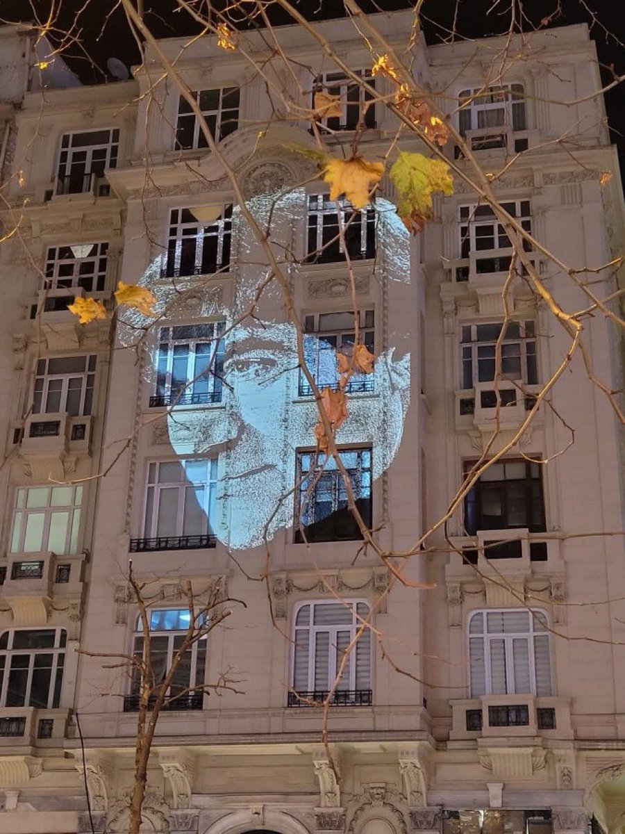 Bazı yaralar zamanla iyileşmez...
#HrantDink 
#hrantdinksiz18yıl