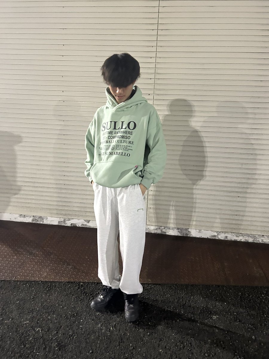 KKishispo's tweet photo. SULLO NEW🔥

TOO BIG HOODIEスウェットパーカー
品番:1673101110
販売価格:17,380円（税込）

リラックスした印象を与えるオーバーサイズのパーカーです！
裏地は適度な起毛を使用し温かく、軽い着心地なので長時間着用していてもラクチンです⭐️

#kishispo #kemari87 #キシスポ 
#sullo #スージョ https://t.co/oiZG8sAWea