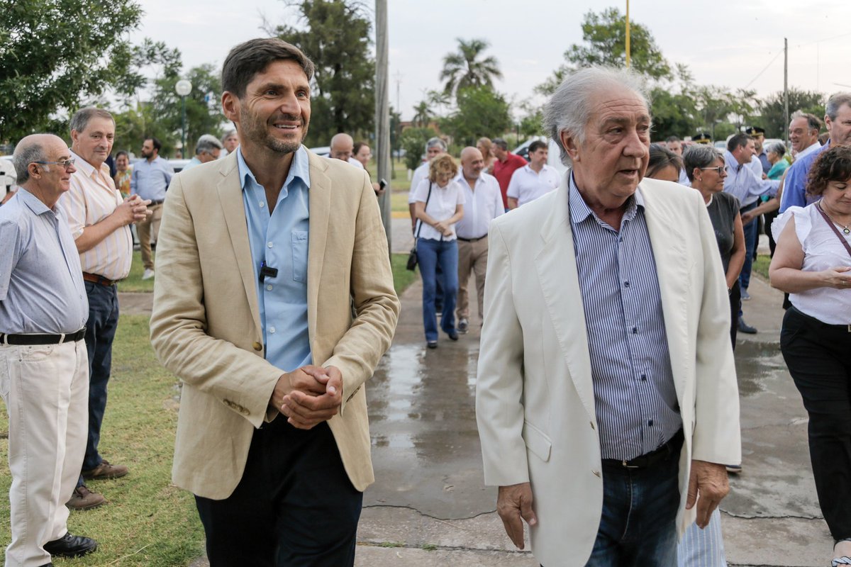 maxipullaro's tweet photo. ¡Sábado en el imparable norte santafesino! 

Arrancamos en #VillaMinetti, donde vamos a realizar inversiones en luminarias y a finalizar el parque Sylvestre Begnis, un nuevo espacio público para los vecinos de la localidad que homenajea con su nombre a un gran gobernador que tuvo la provincia de Santa Fe.

Terminamos el día con la comunidad de #Romang en una nueva edición de la Fiesta Provincial del Sol que reúne a toda la región con una gran propuesta cultural.

La Invencible está en marcha, con obras importantes y fiestas populares que muestran lo mejor que tenemos: nuestra gente y todo su potencial.