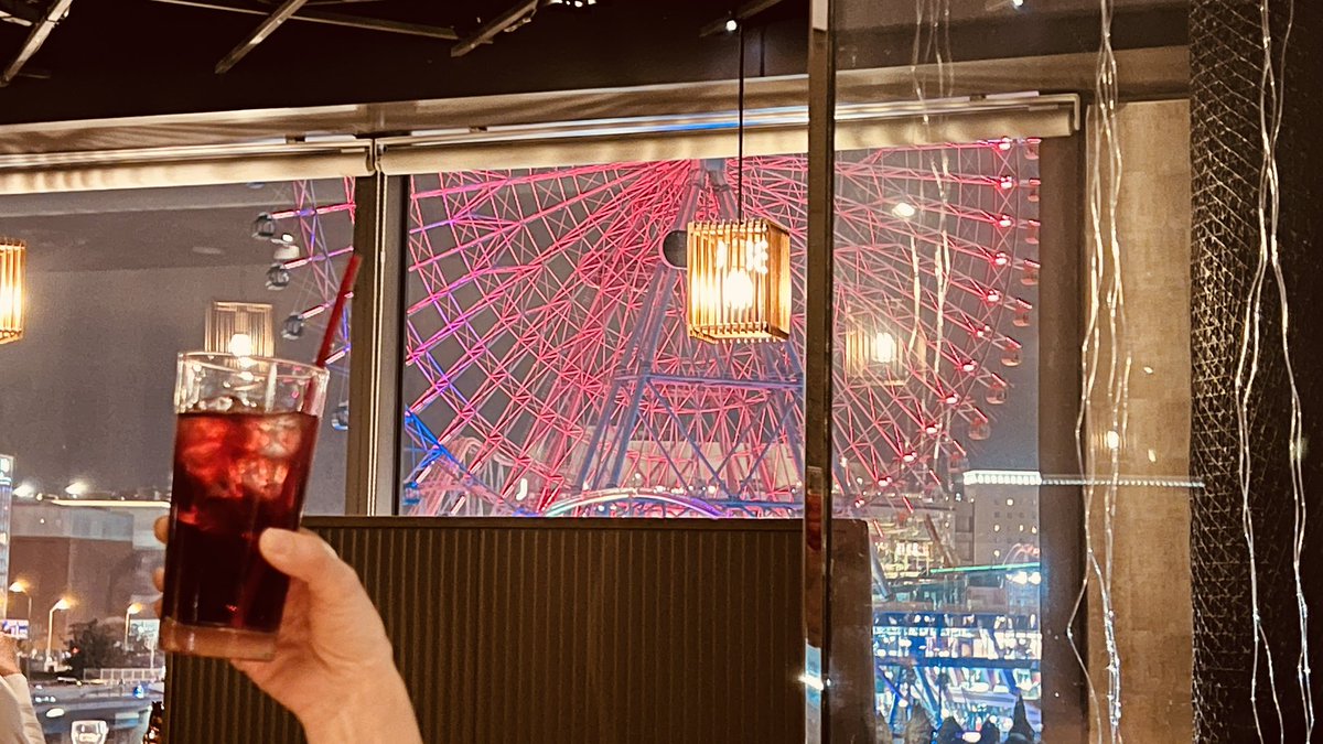 撤収しました。
の、後近くのお店で打ち上げ。
カクテルグラスにはスーパージェノサイド。オードブルはさっき釣ったばかりのシーバス。
今夜は2人でフィッシングオールナイト。
となるはずだったのに、とだはホットウーロンで卵焼きと大根とうどんをゆーーっくりと。
久しぶりの固形物めちゃ美味しい