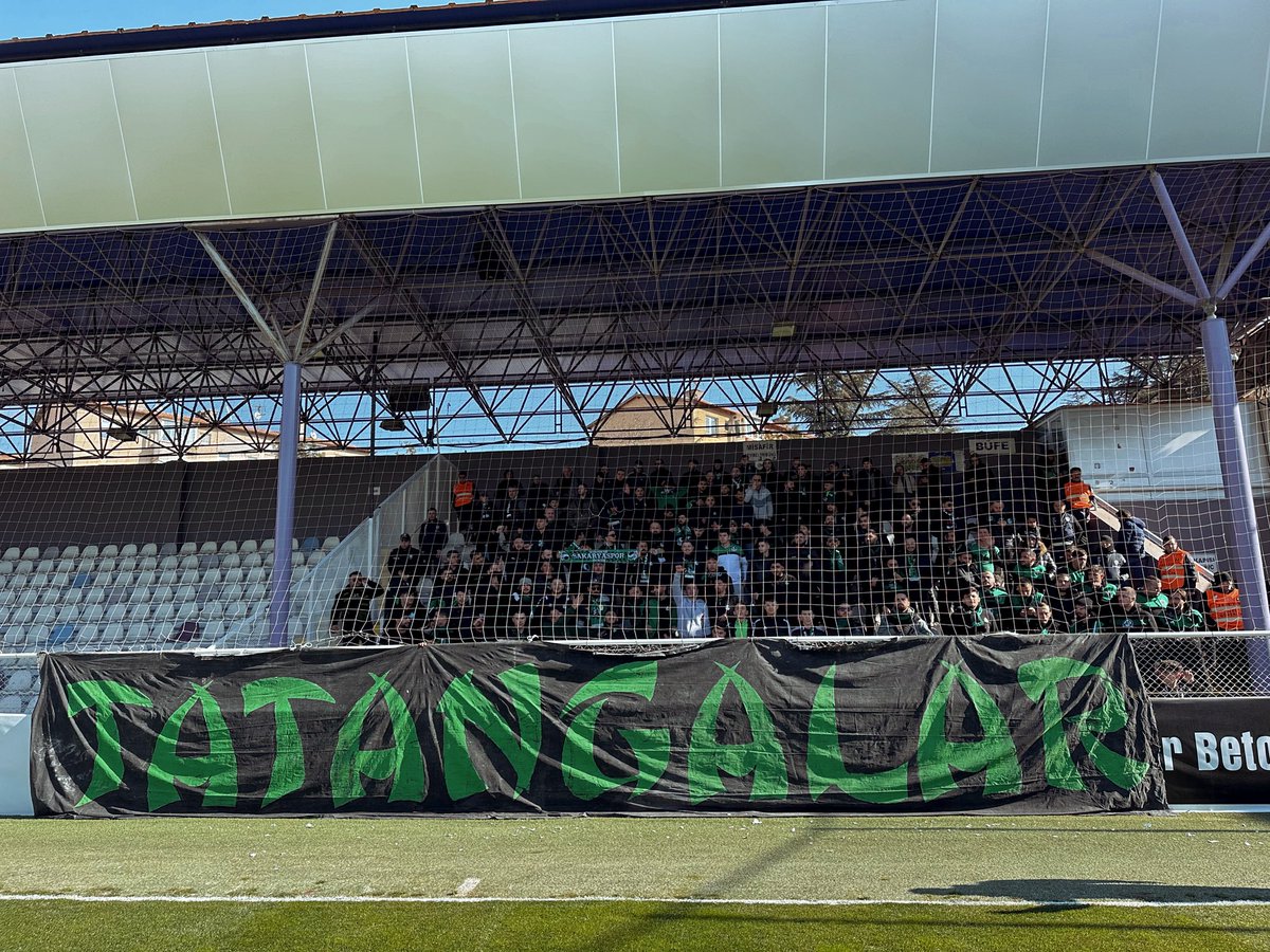 Tatangalar90's tweet photo. Gelmedik mi söyle her yere peşinden 💚🖤 @Sakaryaspor https://t.co/T8Vhbb3YqW