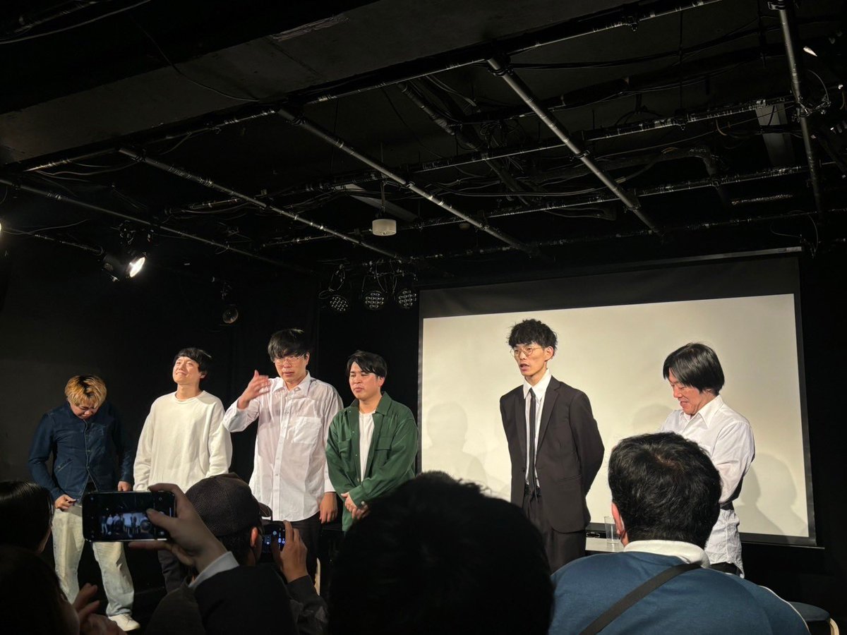 「スピルバーグによろしく」昼の部を見てきました！
思ったよりガッツリお笑いで、めちゃくちゃ面白かった…！！
映画コントと聞いていたので映画好きじゃないとわからないと思ってましたが、全然そんなことなくてシンプルでアホみたいに笑いました✨✨
 #スピルバーグによろしく