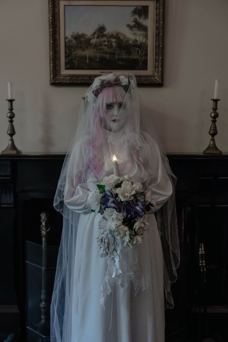 🕯️💜”The Dress is Beautiful”💜🕯️
 #hauntedmansion #hauntedmansioncosplay #disneyhauntedmansion #thehauntedmansion #cosplay #beatingheartbride #hauntedmansionbride #disneylandcosplay #disneyparkscosplay #disneycosplay #beatingheartbridecosplay #ghostbride #ホーンテッドマンション