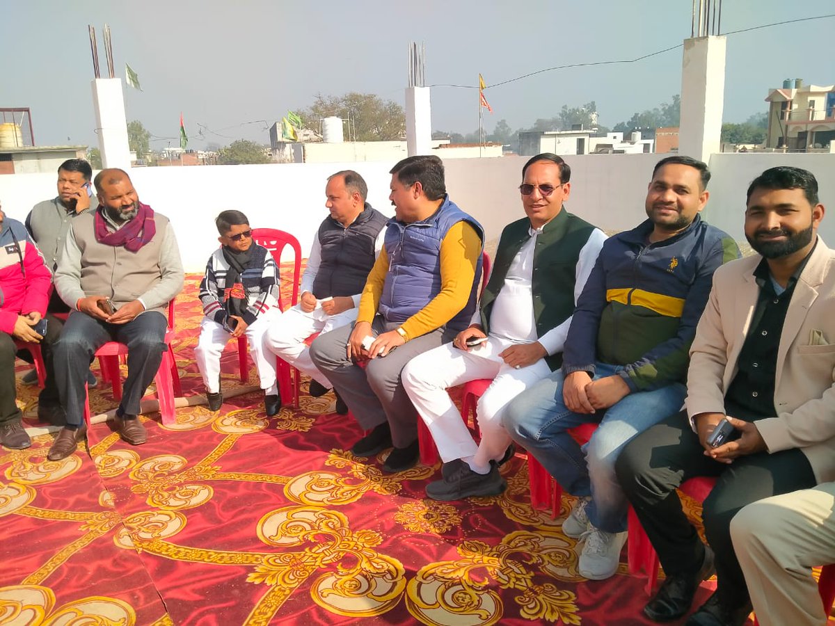 PramodYadavSP's tweet photo. खिचड़ी भोज @yadavakhilesh @Benarasiyaa @yadavakhilesh https://t.co/2rNTtEElz4