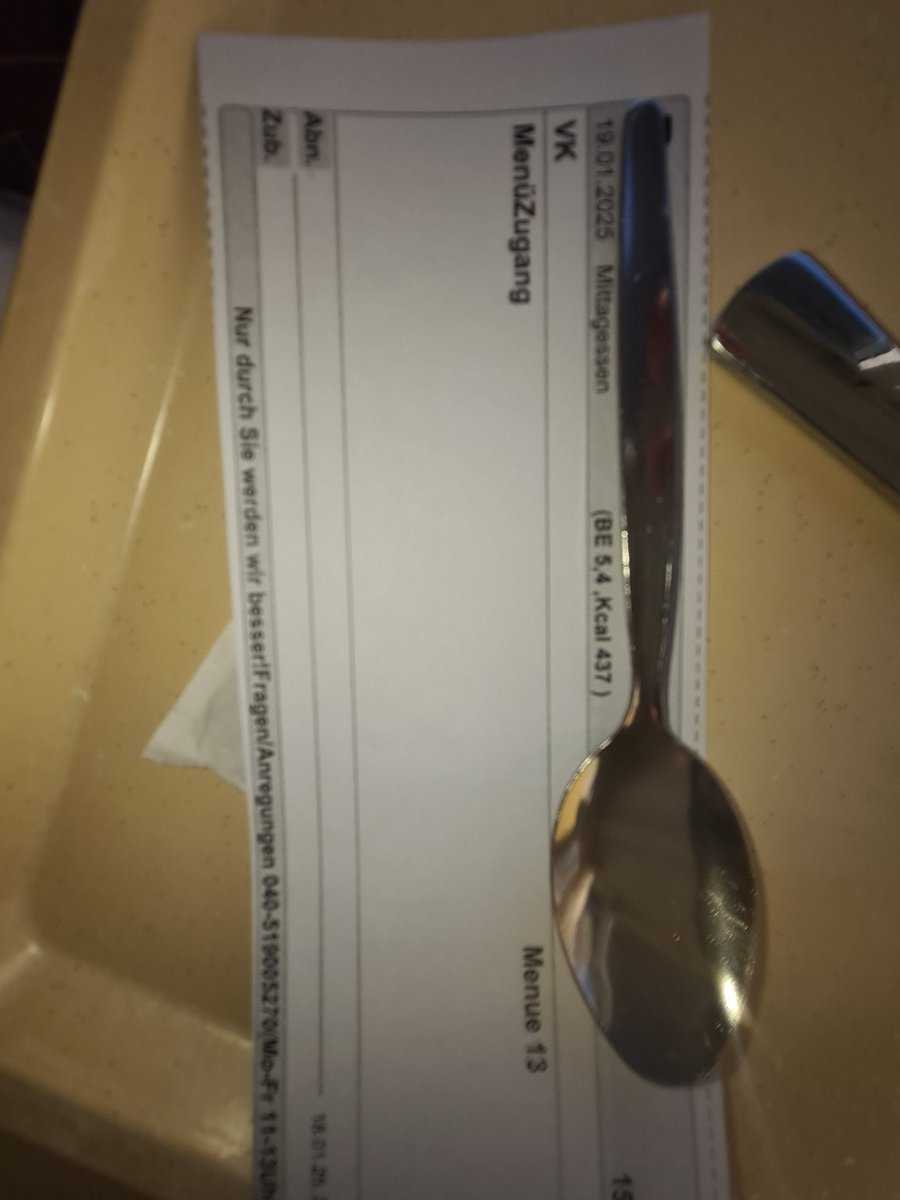 Tag 2 im Krankenhaus. War ich gestern noch unsicher, ob die mich vergiften wollen, kommt heute der Beweis.
"MenüZugang" nennt sich das also, "MenüAdieu" wäre passender. Was täte ich für ein Ravioli mit steinpilzfüllung.