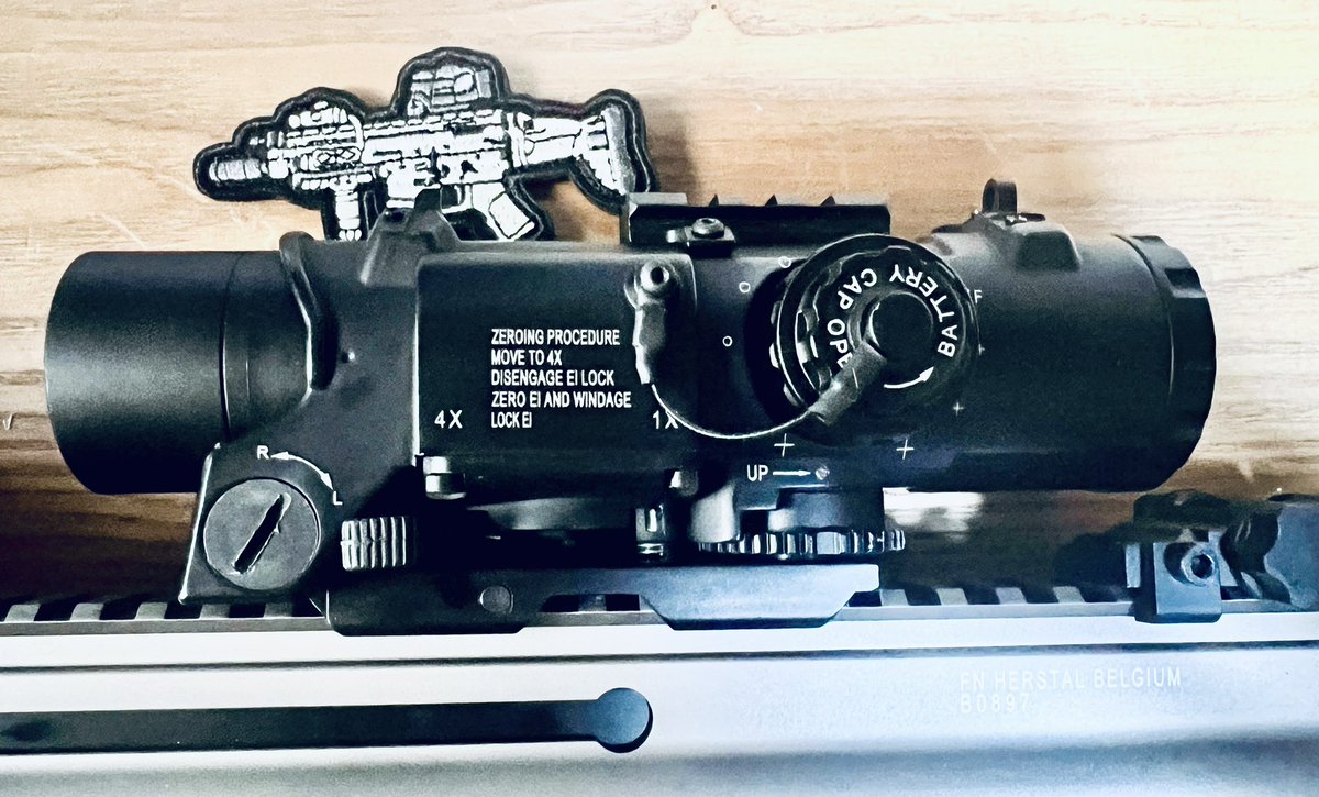 Kobako_o's tweet image. タルコフ好きが高じて…(っ˘ω˘ｃ)
(大きさ比較用のハサミ置いてますw)

初めての電動ガンで、初のカスタマイズ！w
エルカンは本当はタンカラーのが良かったけれどね。あるだけ良かった！

#ScarH #電動ガン