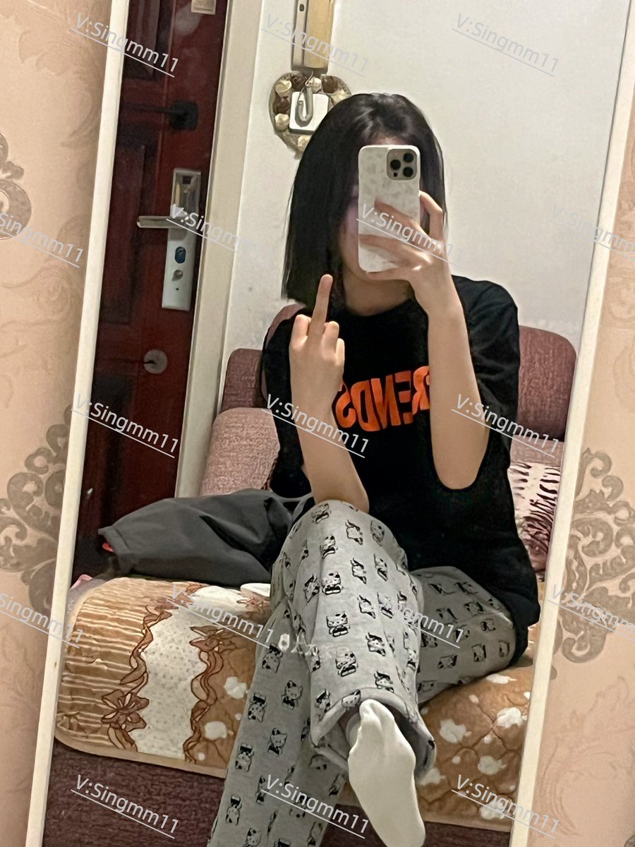 Anthin78's tweet photo. 还不就是个看到脚就会无脑发情的窝囊废吗？ 我随手一张照片就能让你到无法自拔的地步，就这样还不快滚过来挨骂好好做条狗该做的事情？  #上贡 #女s #榨金 #压榨奴 #阳痿 #辱骂 #羞辱  #恋足 #贱狗 #贱货 #舔脚 #洗脑 #atm奴  #小额奴 #报销奴 #提款机 #账单奴  #任务指令 #女性崇拜 #ATM奴 #龟责 #女王 https://t.co/fja5hYWG7t