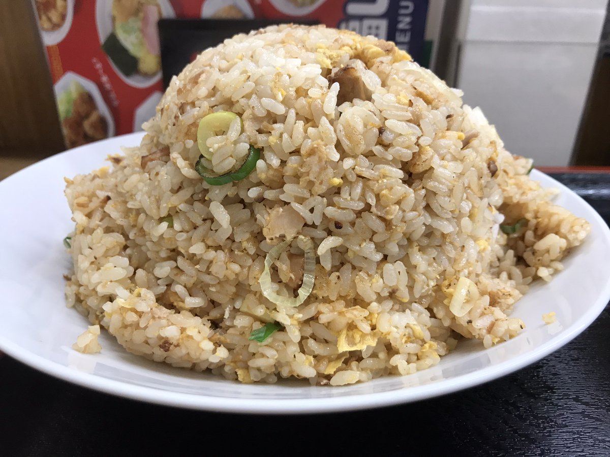 alfred_927's tweet photo. 前から気になっていたラーメンチェーン福しんの
1キロチャーハンを食べてきました。
年齢のせいか前より食が細くなりましたが、
おいしいチャーハンを存分に味わう事が出来ました。 https://t.co/hrRDRLn5Az