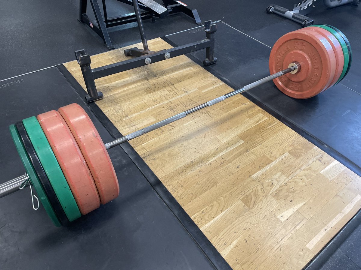 BHLevesque's tweet image. Monday morning #deadlifts a day early w impending snowfall ❄️ cant leave anything to chance. #weightlifting