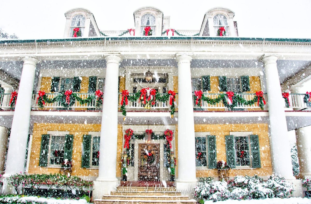 Due to the anticipated snowy weather, we will be closed on Tuesday and Wednesday. However, breakfast will still be available for our inn guests. Please note that tours and other dining options will be unavailable throughout Tuesday and Wednesday.