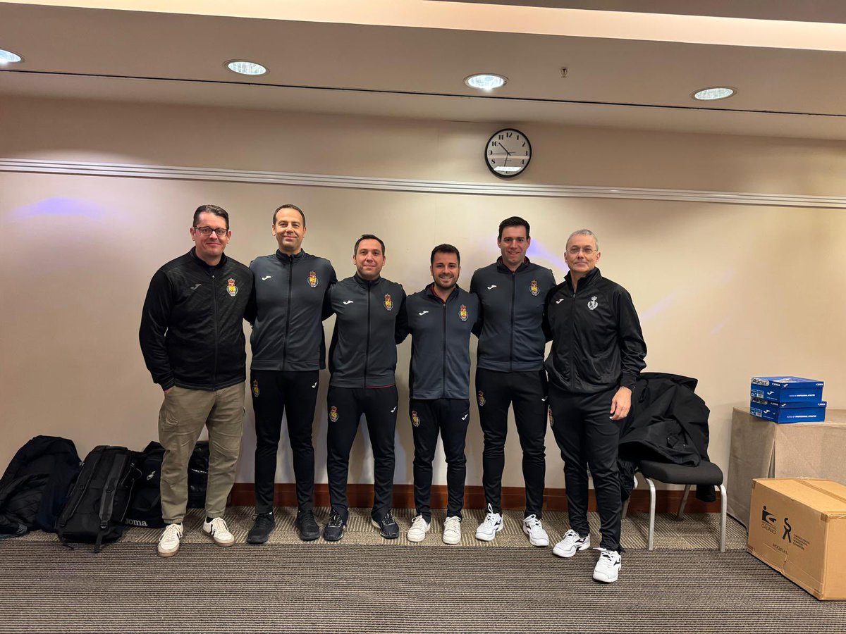 🔝 Els àrbitres catalans presents a l’Stage de València!

🤝🏻 Els acomoanyen el responsable de formació d’arbitres d’Asobal (Franc Alonso) i el president del CTA (Ricardo Nuez)!

#HandbolCatalà