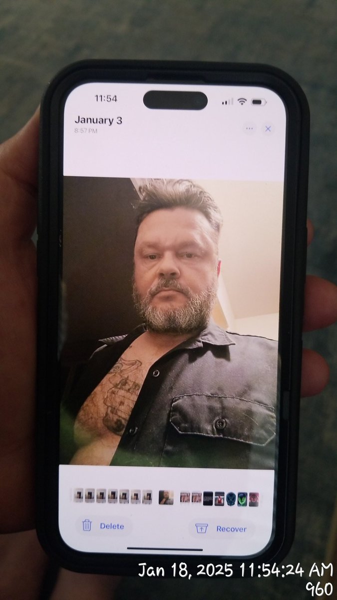 Tamarack644922's tweet photo. @EmilyLinds8504 This guy should freeze in Hell. Girls beware this POS lives in Seattle. He is a sexual predator, ADULTERER and WOMANIZER protect yourself from him https://t.co/ySz7TZwZFl