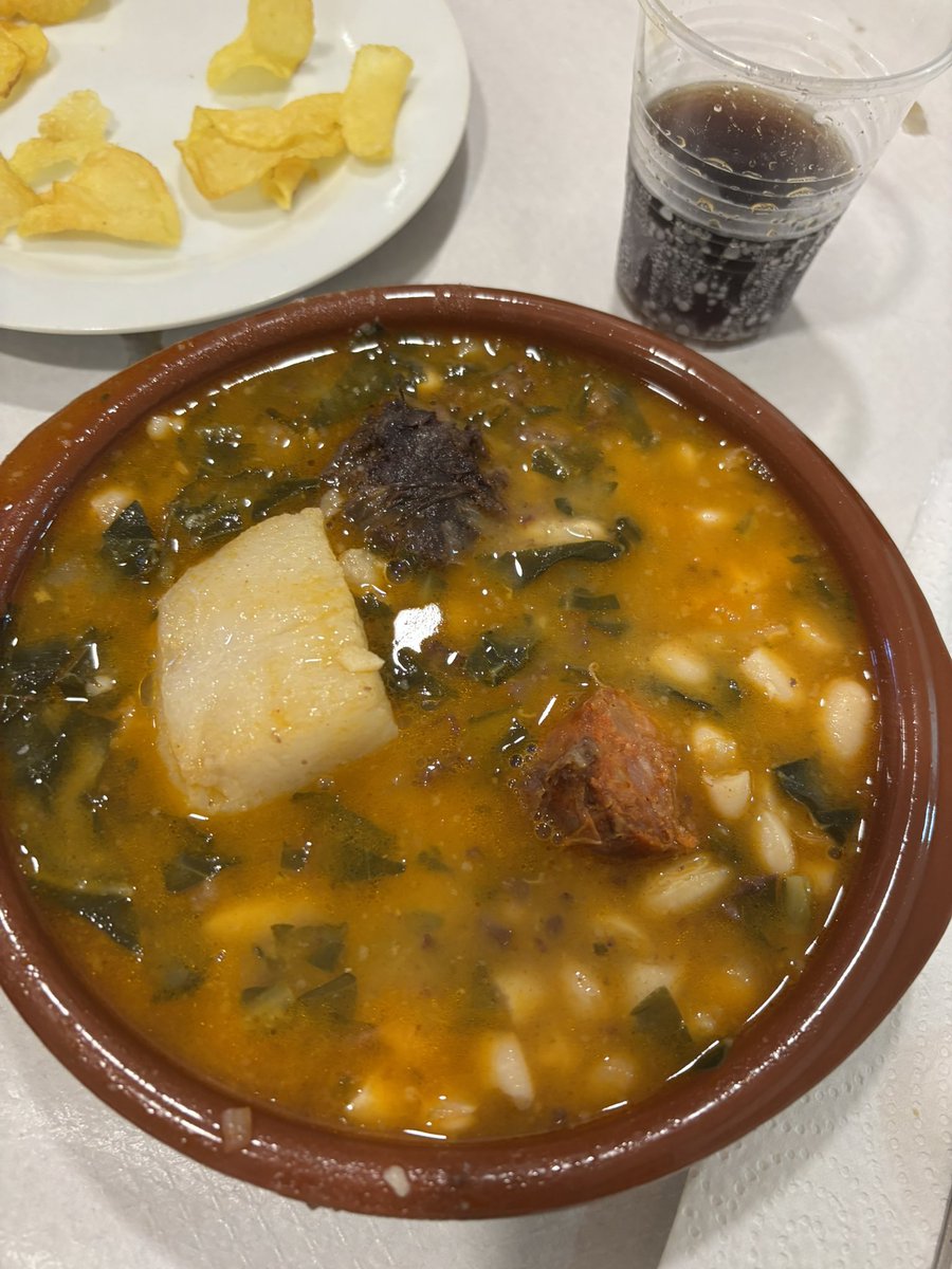 racinguistascv_'s tweet photo. Hoy día 19/01/2025  hemos celebrado nuestra junta anual, donde hemos disfrutado de un cocido montañés y hemos visto el partido todos los peñistas. 
Aúpa Racing💚 https://t.co/nimJM21DW4