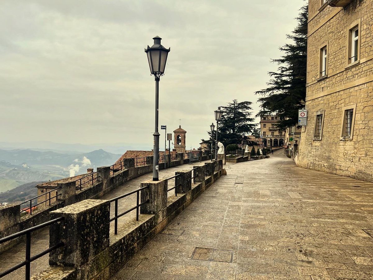 luca_barra's tweet photo. #MasterCOM e dintorni #SanMarino https://t.co/E3EHmpNTpS