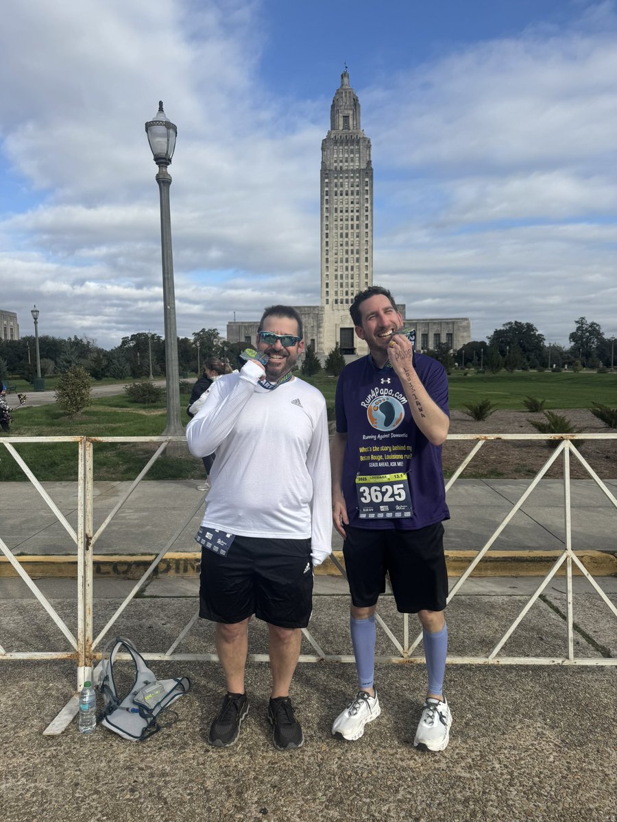 run4papa's tweet image. Our legs were as strong as our crawfish cravings🍤 and we did our best to stay ahead of the chilly🥶 temperatures this morning. Laissez les bon temps rouler! 💜💛

#50halfmarathons50states #RunningAgainstDementia #geauxrunla #state39 &amp;amp; #state11  #cancersucks✅ @NUMesulamCenter