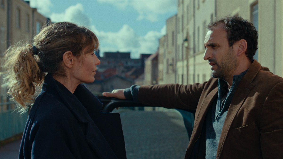 jipe0043's tweet image. Jusqu'où peut-on aller #Paramour ? Mère fusionnelle, @Ceci_OFF plonge dans l’attraction irrationnelle de son fils pour l'eau. Dans le film d’@EOtzenberger, elle manifeste un penchant fascinant pour l'étrange qui associe l'intimisme à l'indicible.
En lire +
jipezelig.blogspot.com/2025/01/par-am…