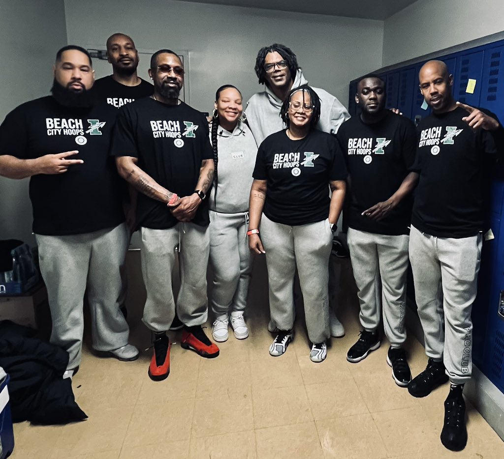 crowezone5's tweet photo. Representing for my guy @BeachCityHoops Happy Birthday Brother 
Your love of the game is what the people see. I see your love for the people. 🎥❤️🏀 https://t.co/NK6GSdNCDk