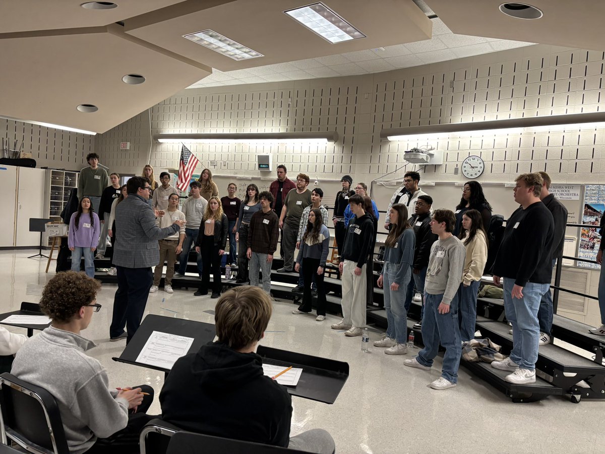 wolverinechoirs's tweet photo. We had two wonderful guests visit the choirs this week.  7Days A Capella from the University of Minnesota and the Millikin University Choir.   Amazing experience for the students!!! https://t.co/U2SKUNzFag