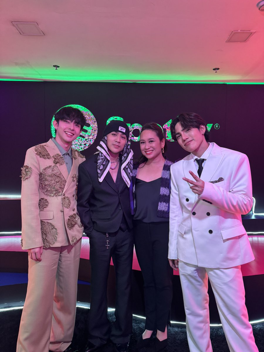 Jan 19, 2020 vs Jan 19, 2025! These pictures were taken EXACTLY 5 years apart, both at the #WishAwards 😍😍

How blessed am I to have a front row seat to <a href="/SB19Official/">SB19 Official</a>’s going from strength to strength? 💙

#MamaSony 
#SB19 
#SB19at10thWishMusicAwards