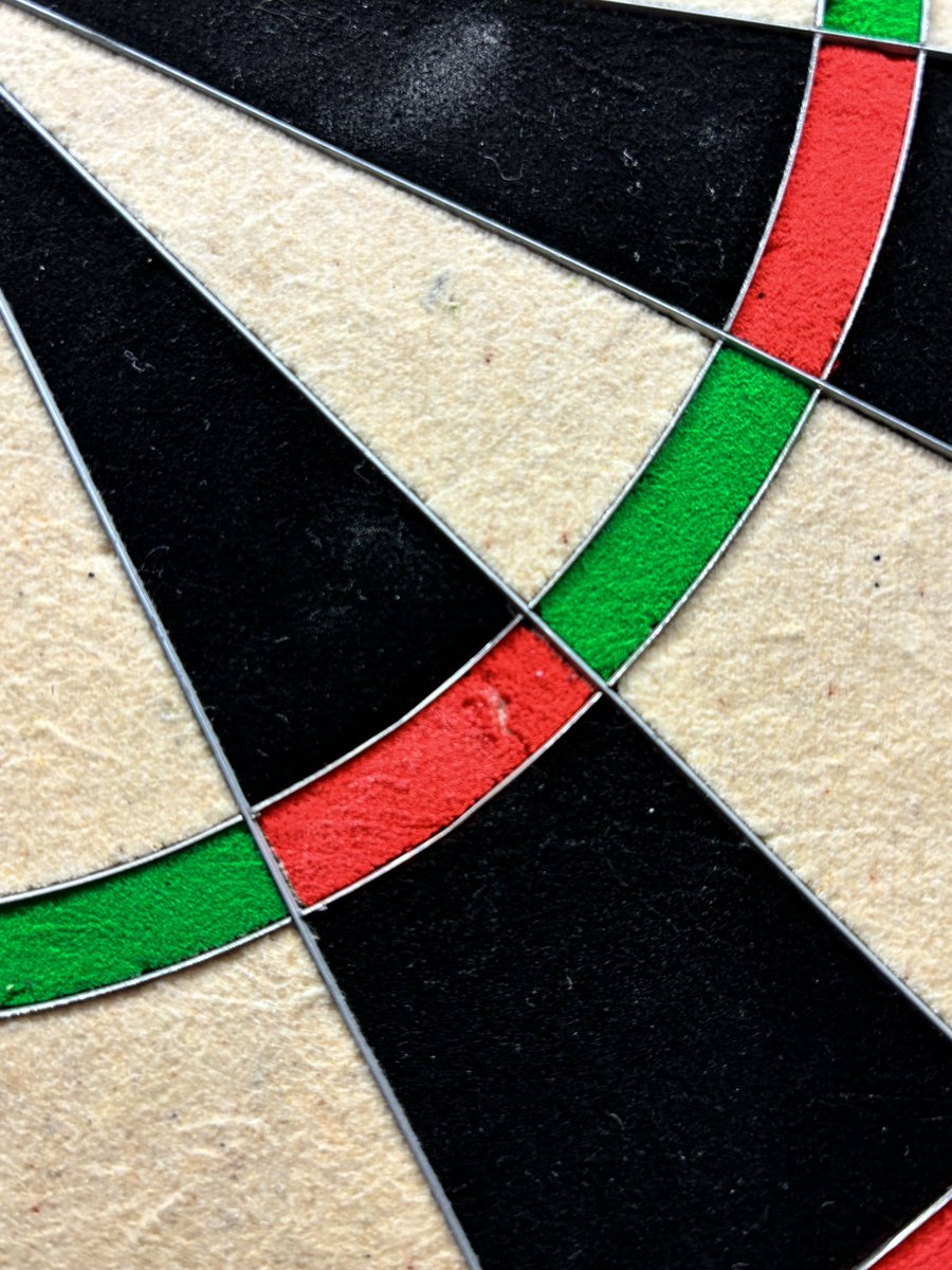 Staceywaters22's tweet photo. Just bought the husband a winmau blade 6 dual core today, would have thought for the leading brand of dart board and the cost, the quality would be 10x better!! 
@Winmau #winmau #dartboard
#darts https://t.co/X6spFbBkXb