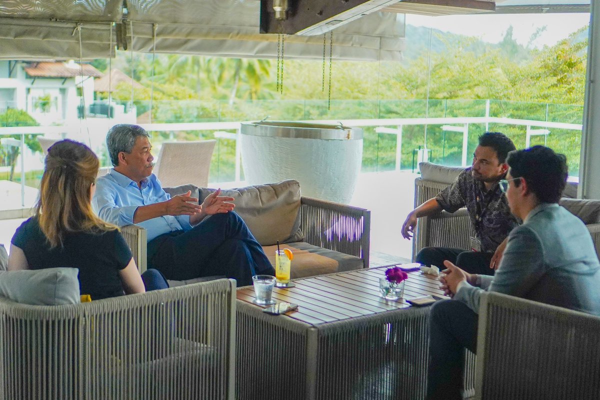 azeem360's tweet photo. @fmtoday ‘s coverage of the ASEAN Foreign Ministers’ Retreat ended with an exclusive with Malaysia’s Foreign Minister, Mohamad Hasan. From Myanmar to the South China Sea, he extended the event’s discussions for a candid conversation. Stay tuned! https://t.co/7Fu6w8SSM4