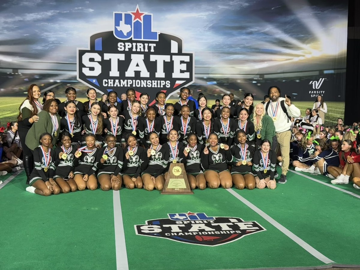 AP_Skelton19's tweet photo. So thankful to witness history this weekend for The Creek, I am so proud of this team!! Thank you for allowing me to share this experience with y’all! 💚🖤 @MCHSRamPride #RPND #TheCreekIsRising https://t.co/RJ5XUBm1zV