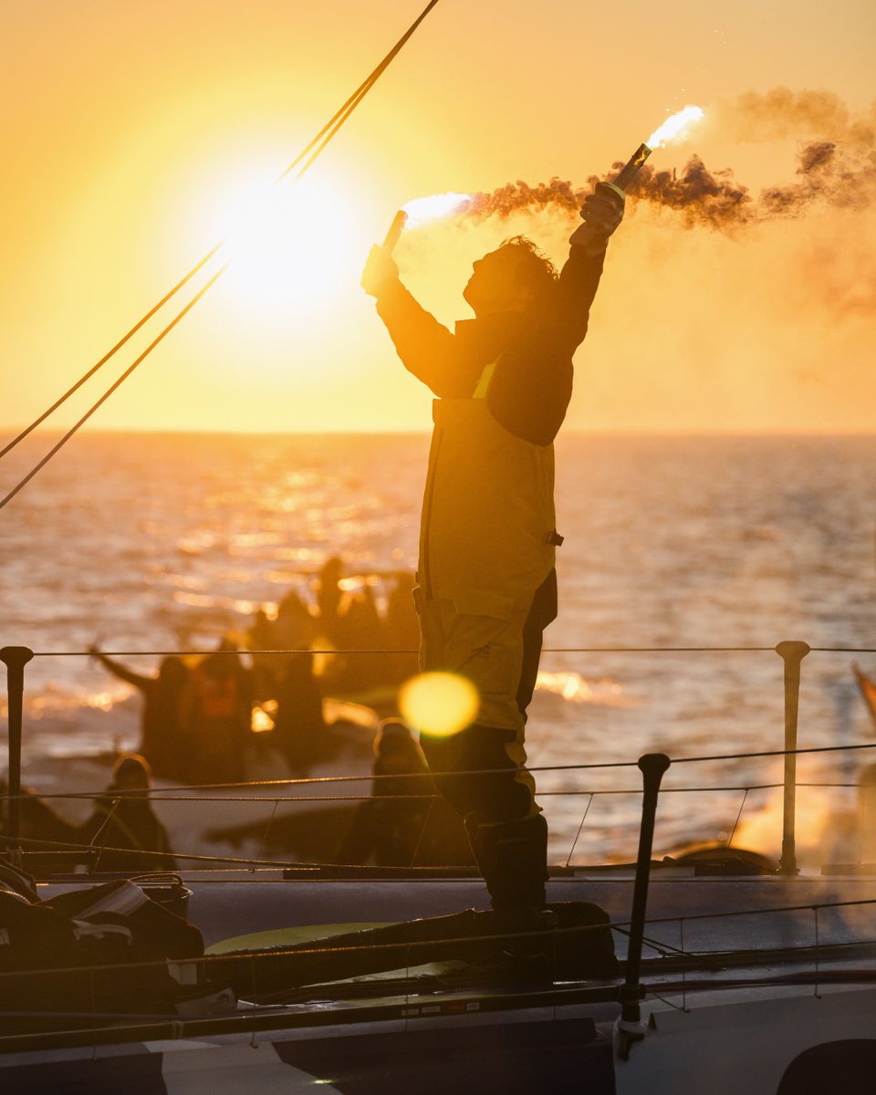 Dalin et son Havre de paix ⛵️

Le premier Normand à remporter le <a href="/VendeeGlobe/">Vendée Globe</a> se réjouit pour sa ville. Qui n’a pas le même rapport au large que les grands ports bretons.

Un récit de <a href="/StephColineau/">Stéphane Colineau</a> à lire dans La <a href="/TribuneDimanche/">La Tribune Dimanche</a> Numéro 68

📸 <a href="/CharlieDalin/">Charlie Dalin</a> à son arrivée en