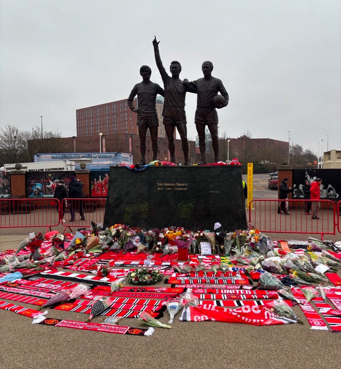 Shit show again from Manchester United but great to see so many friends again - especially <a href="/barneyrednews/">Barney @Red News</a> 😍