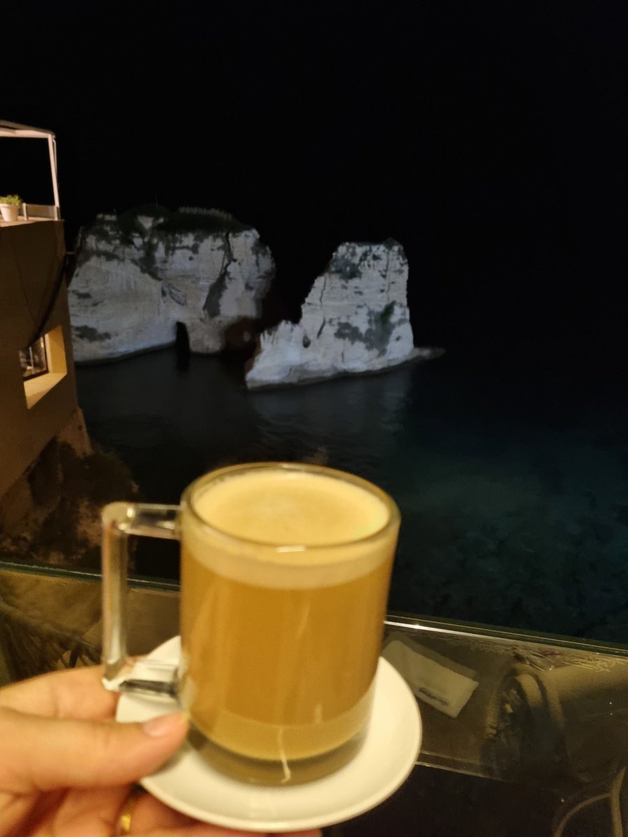 sirineshou's tweet photo. بعيدا" عن العاطفة احياناُ تستحق ما يحدث لك كي تغير تفكيرك 😊وتفيق من غبائك قليلاً..🙃
وتجرب تروح ع ساحل العاج 😅
#مساء_الخير💫☕️ https://t.co/KrshFmZtKE