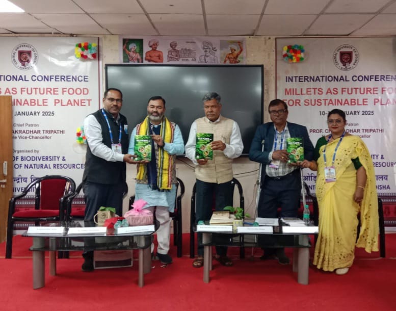 dpanda80's tweet photo. Book Wild plants for Tribal Food and Medicine authored by Debabrata Panda and Suraj Kumar Padhi released during international conference . This book gives an account of 115 important wild plants  used by different tribal communities that inhabited at Koraput
@cuokoraput https://t.co/C86v0qldpq