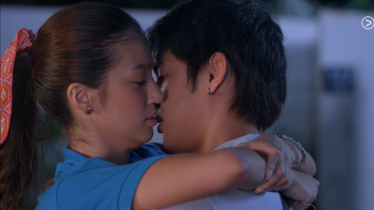 belindoll's tweet photo. these are the faces of someone who’s been wanting to kiss on-screen na after all these years. charot, pagbigyan niyo na! 😭

MATTCHAllenge ACCEPTED

#DonBelle | #HowToSpotARedFlag
#DonBelleOnViu https://t.co/RqUFtnlL3W