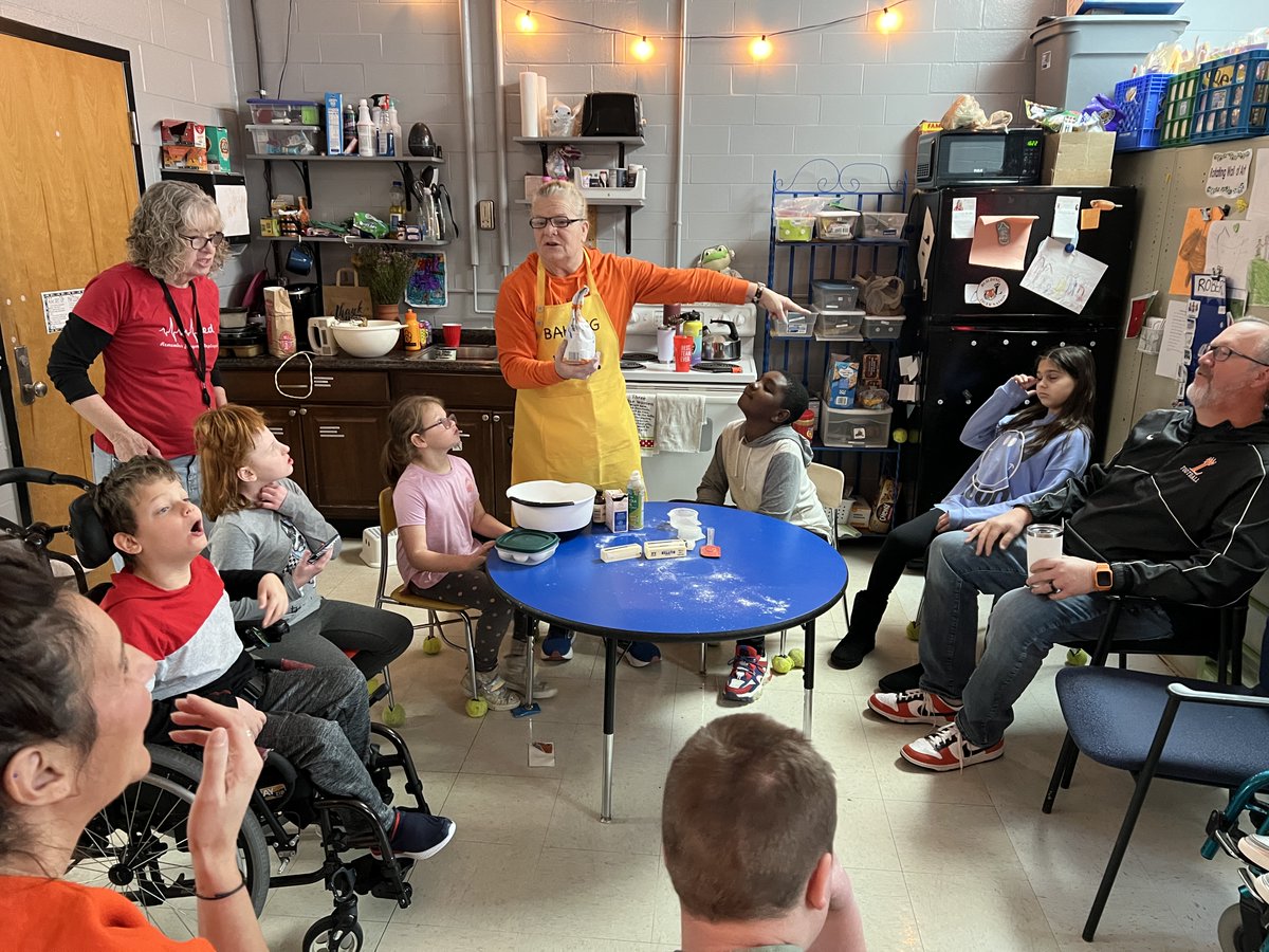 There was a special edition of “Baking with Bean” (and Broadwater) at Loveland Elementary on Friday - teaching some of our kiddos life skills while making banana bread! #beLOVEland