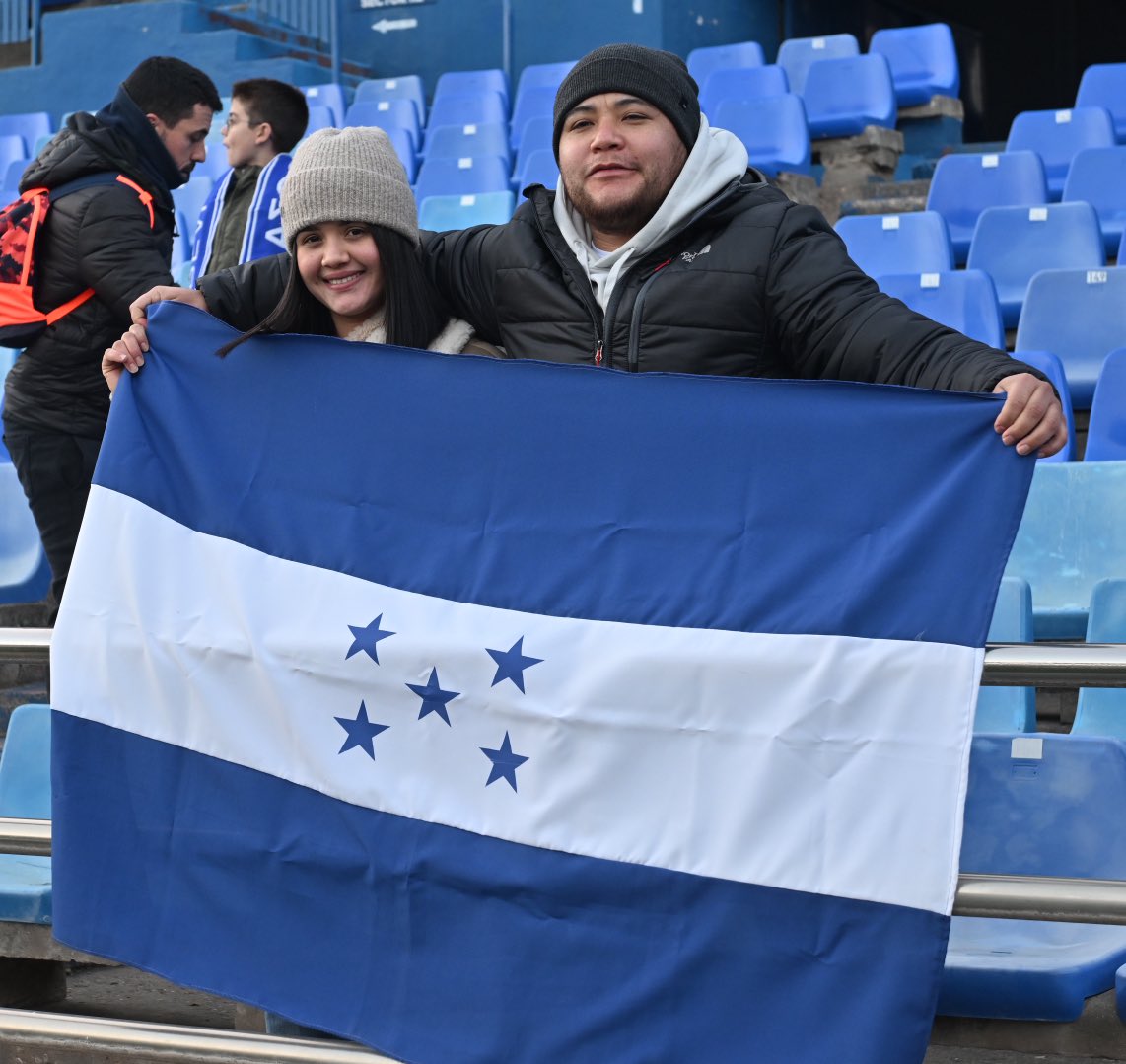 🇭🇳💙🤍

Honduras está en La Romareda 🔝
