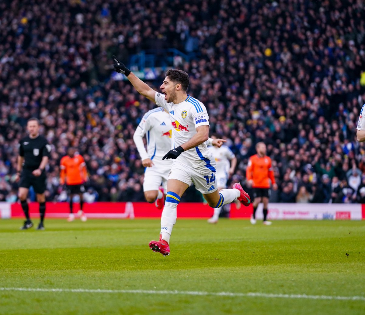 Manorsolomon's tweet image. Important win!🤍
Wednesday we go again💪🏻 
#MOT