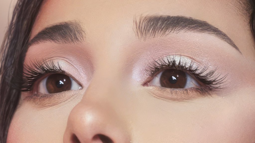 iagoxbutera's tweet photo. ariana grande's eyes are so beautiful ✨ https://t.co/qkWT2Ejuhu