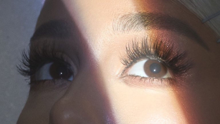 iagoxbutera's tweet photo. ariana grande's eyes are so beautiful ✨ https://t.co/qkWT2Ejuhu