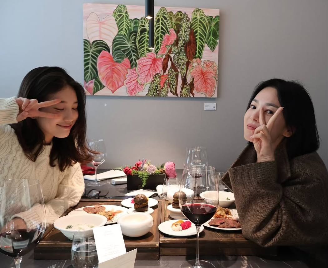 Swujii's tweet image. @kyo1122 혜교언니랑 🤍
밥 데이뚜