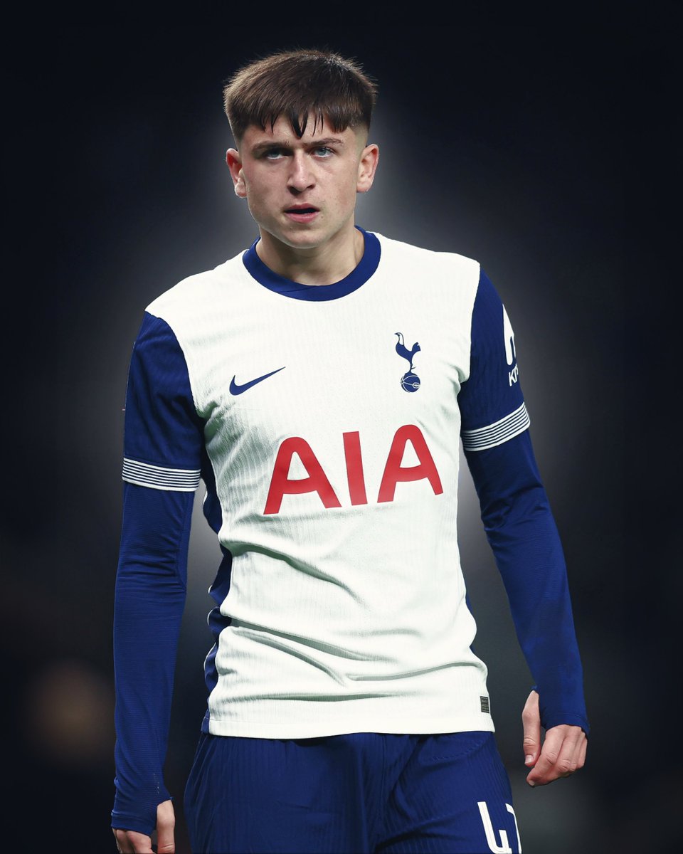Spurs might’ve lost, but it’s only right that admin drops a post on Mikey Moore. 17 years old. Came on at 3-0 down in the 70th minute, and completely changed the game. Brought the team to life. Set up both of their goals &amp; left the pitch with fans signing his name despite the