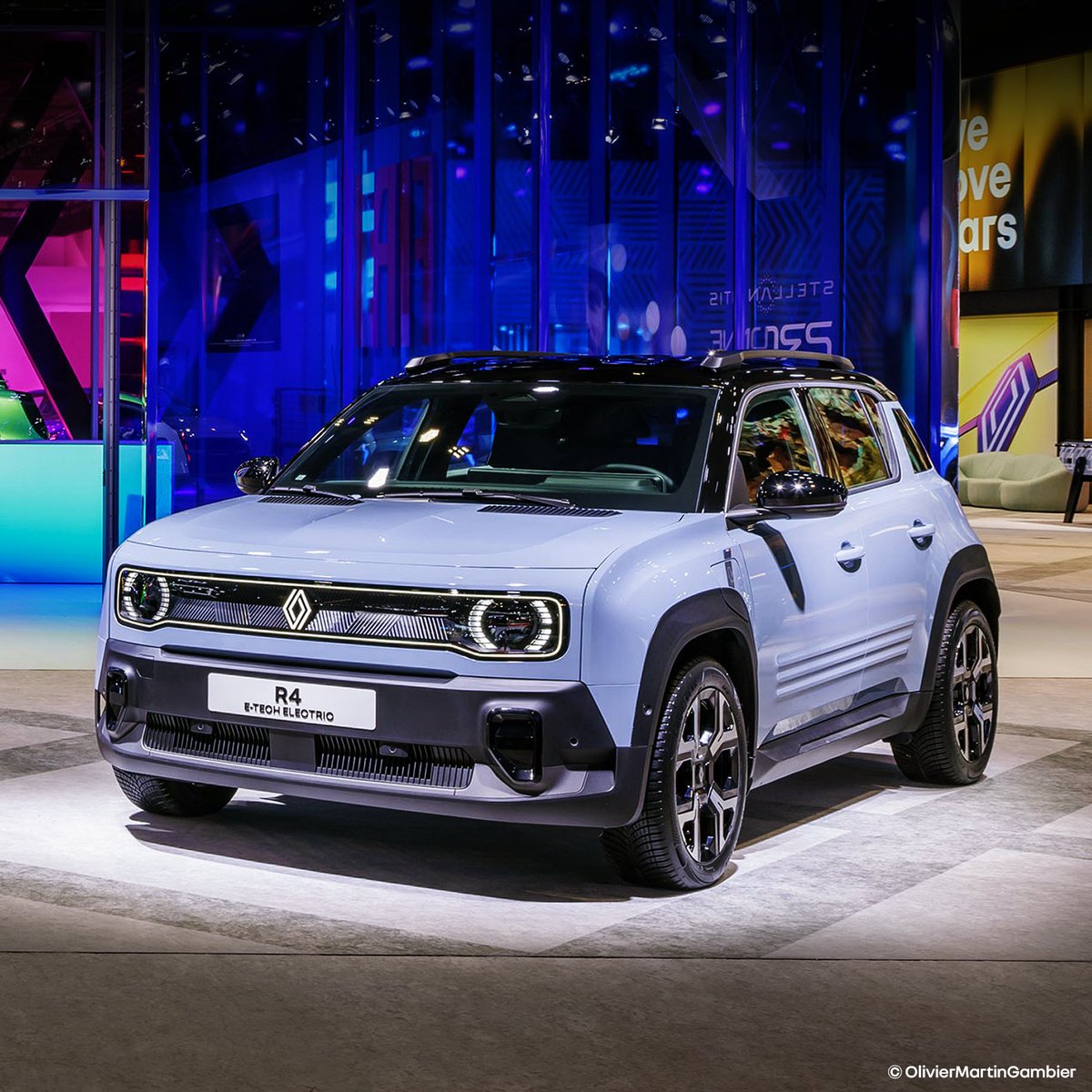 RenaultBeluxFr's tweet image. retour sur #BrusselsMotorShow2025, un salon riche en émotions. 
nous sommes fiers d’avoir célébré avec vous la victoire de #Renault5 #ETtech #electric, élue voiture de l’année 2025.