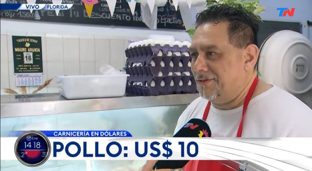 Che, en agosto de 2023 el mismo carnicero ya era Mileista y vendía en dólares. 
El pollo salía US$ 2. Qué pasó en el medio que ahora vale US$ 10? 🤔