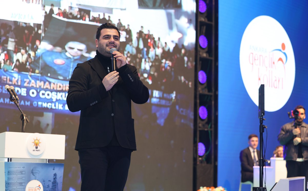 AKGenclikGM's tweet photo. 📍Ankara 

İçişleri Bakanımız Sn. @AliYerlikaya, Genel Başkan Yardımcımız, Genel Sekreterimiz Sn. @_fatihsahin, Bilgi ve İletişim Teknolojileri Başkanımız Sn. @DrOmerileri, Ankara Milletvekilimiz ve TBMM Dışişleri Komisyonu Başkanımız Sn. @fuatoktay ve Gençlik Kolları Genel Başkanımız Sn. @eyupkadirinan’ın katılımlarıyla İl Gençlik Kolları Kongremizi gerçekleştirdik! 😎