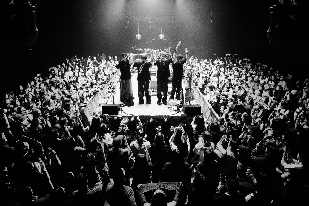 The_solutions1's tweet image. 𝐌𝐚𝐱𝐢𝐦𝐢𝐳𝐞𝐫’ 𝐃𝐀𝐘 𝟐

내민 손을 굳게 잡아주셔서 감사합니다.
해답을 찾아가는 우리의 여정에 언제까지나 함께해주세요

Maximizer의 공연 사진과 셋리스트는 추후 업로드 됩니다.

#THESOLUTIONS #솔루션스
#Maximizer