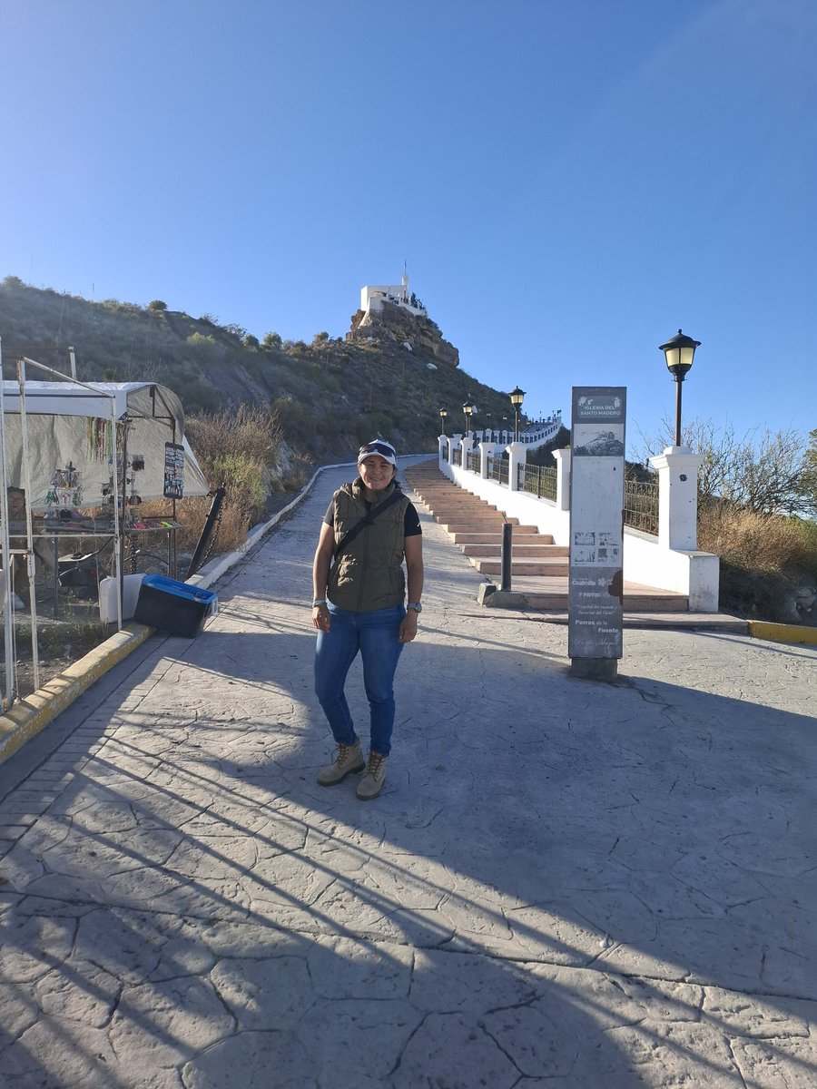 Esmerleonv's tweet photo. Otra vez soy yoyo paoa diosito,ni entendemos jajaa #25kPailaParras  rumbo a mi #75kOsoNegro  @Aca_Runners  @YogaWithCriss @ReyLoborebelion  rumbo a mi #Rave #EDCCdmx cual frioo jajaja 👊💪🏃‍♀️⛰️♾️🍇🍷 #Parras https://t.co/pBv4VYv2BH