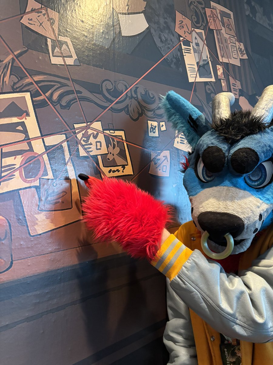 riptide177's tweet image. Last day of con! If Anyone wants last min pic I’ll be suiting around till 130