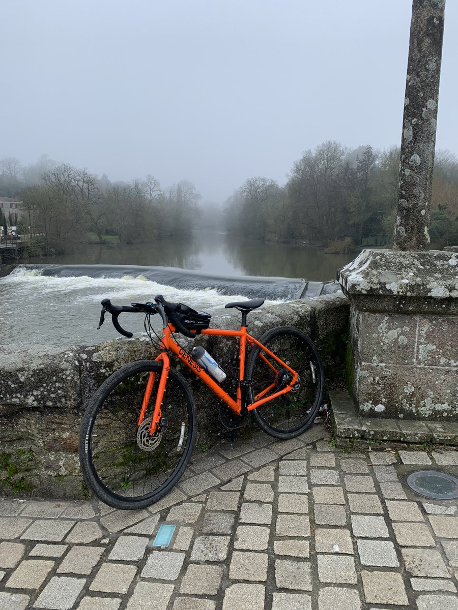 DaddyKLO's tweet photo. Sortie Gravel aux frontières de la Vendée, un peu frais 😅 #WhyWeRoll https://t.co/zF3HDkmZ3M