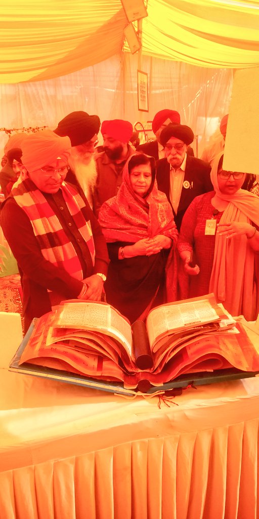 SanyuktaBhatia's tweet photo. आज दशमेश पब्लिक स्कूल द्वारा आयोजित "शिक्षा का लंगर" कार्यक्रम में माननीय प्रांत प्रचारक आदरणीय श्री कौशल जी के साथ... https://t.co/WTvHV9vpGa
