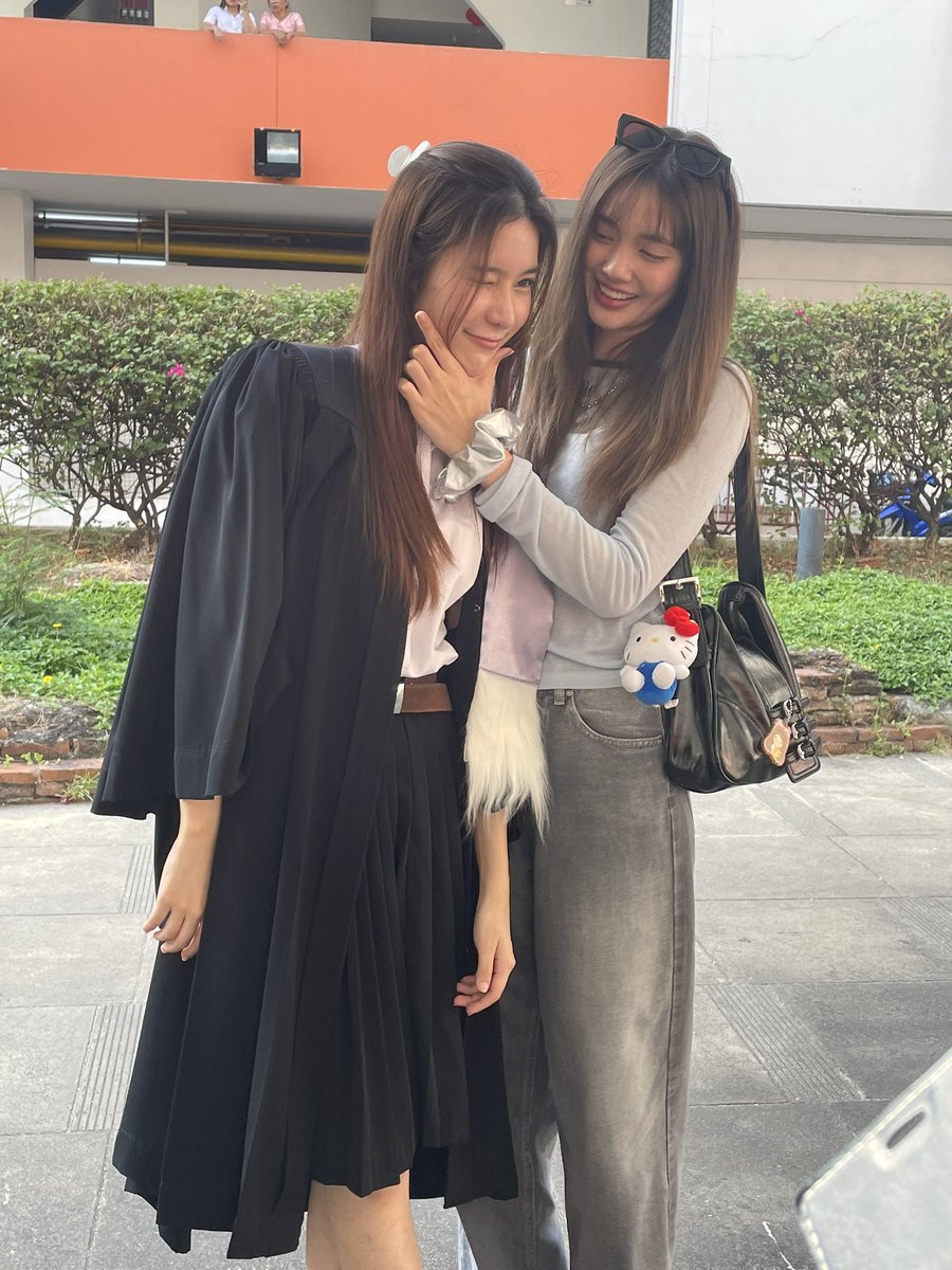 just__myworld's tweet photo. cưng xỉuuuu🐰🫳🏻
#EarnGraduation #piployearn https://t.co/faYXkGFGrD