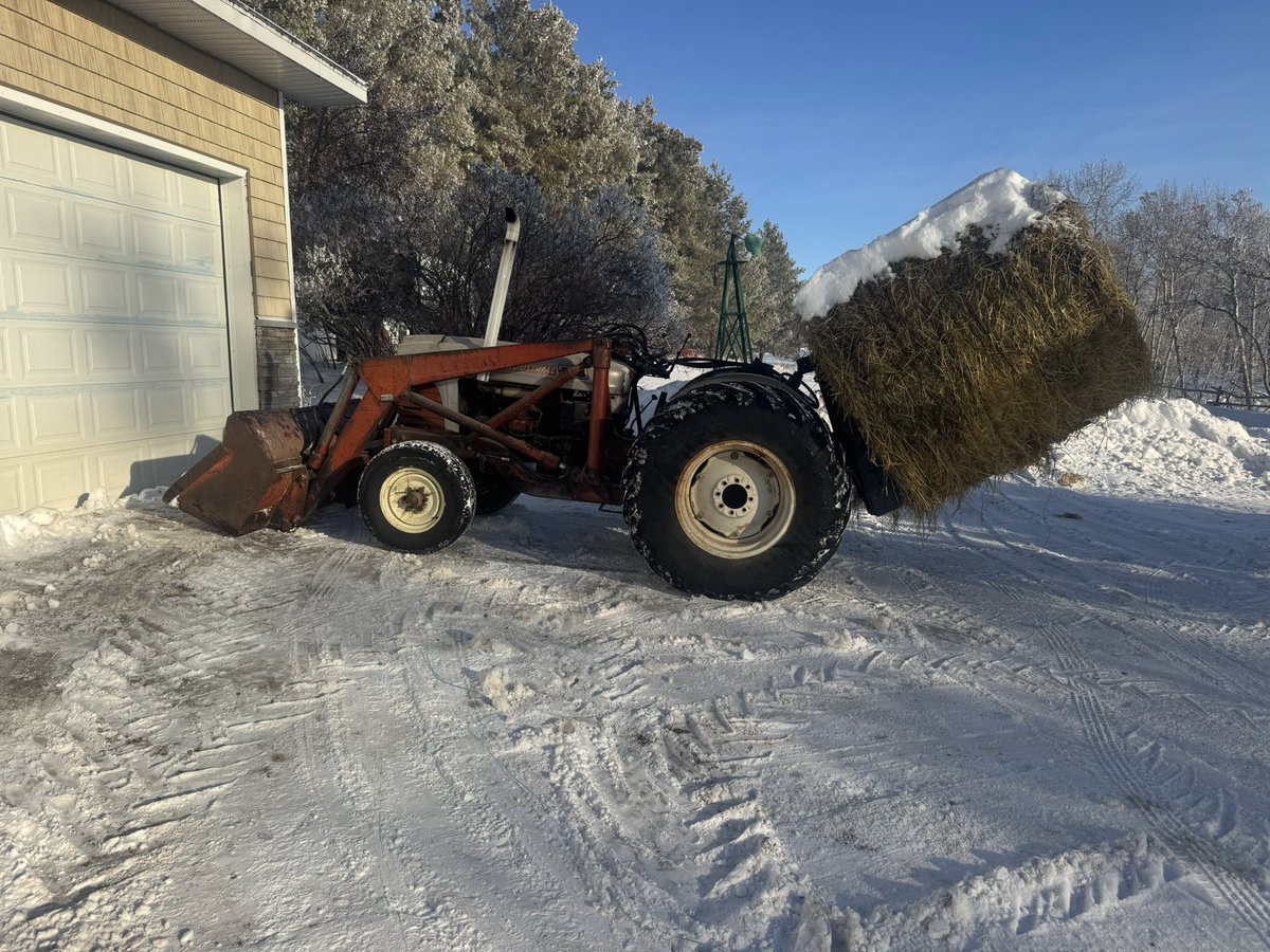 3 point hitch modification on Ford 1811 industrial. Now it lifts a bale with ease! # farmshop